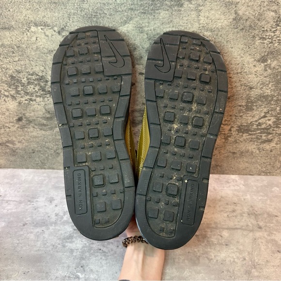 Nike ACG Boots Womens sz 8 (6.5Y) - tan/black - Picture 5 of 6